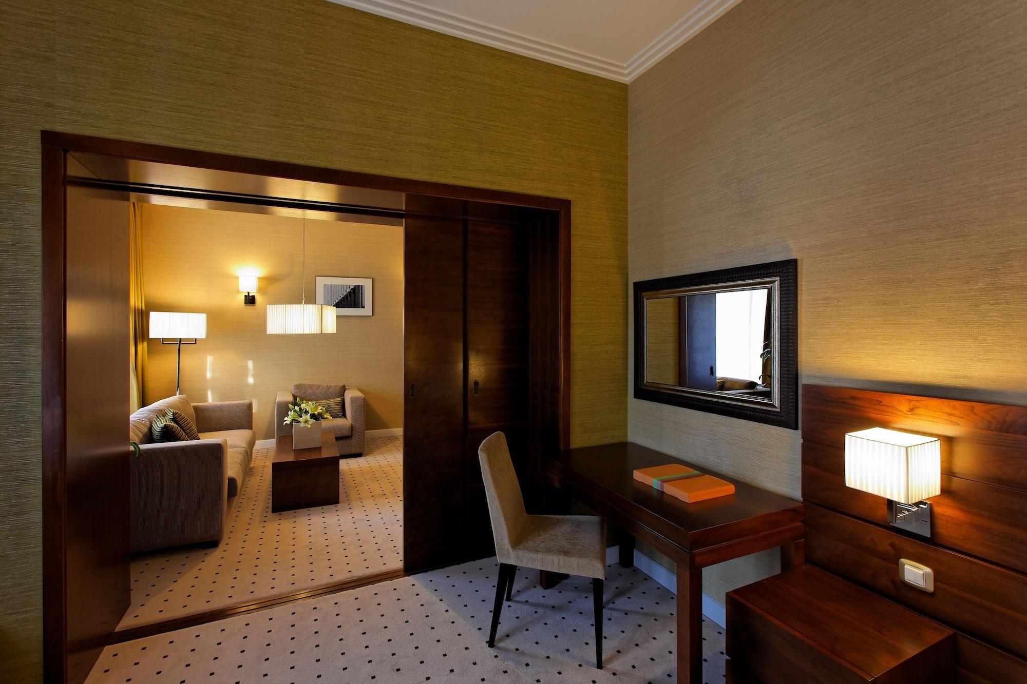 Capital Plaza Hotel Bukarest Kültér fotó
